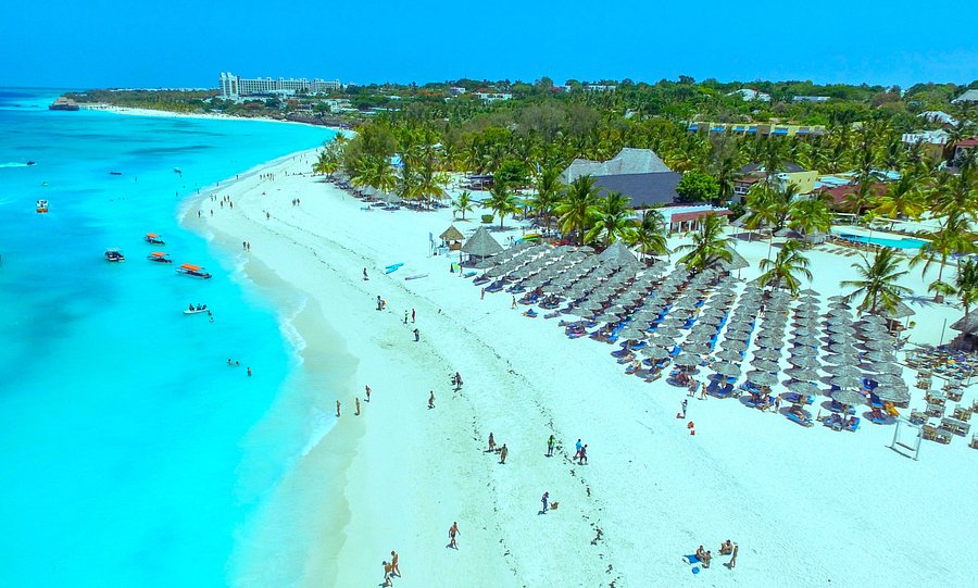 7 Must See Stops: Northern Tanzania Safari & Zanzibar Beach