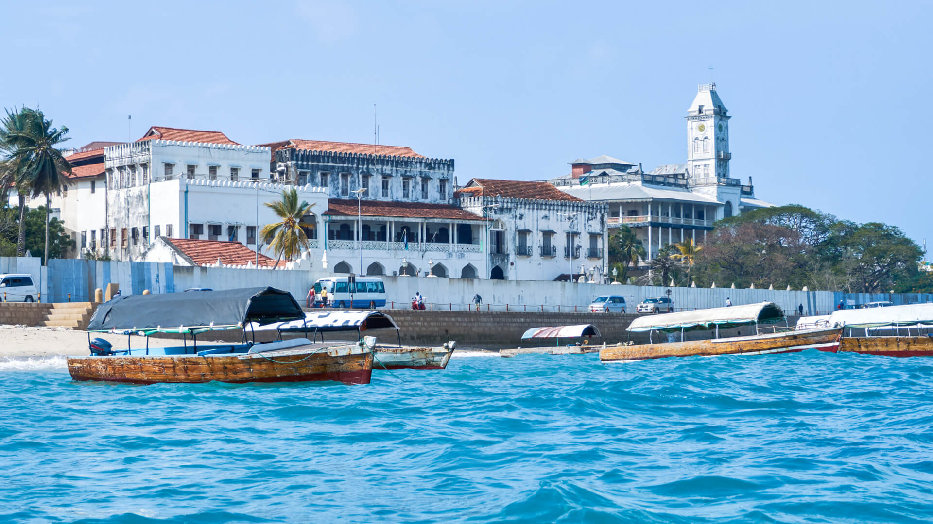 Serengeti or Stone Town? Why You Don&rsquo;t Have to Choose for Your Next Holiday