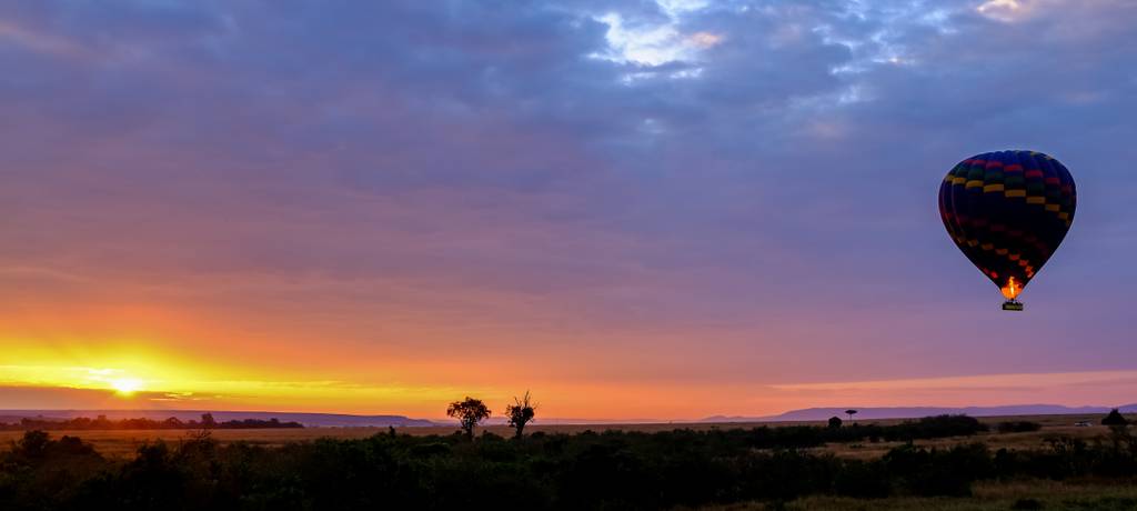 Hot Air Balloon Over the Serengeti: A Bird’s-Eye View of Nature’s Greatest Spectacle